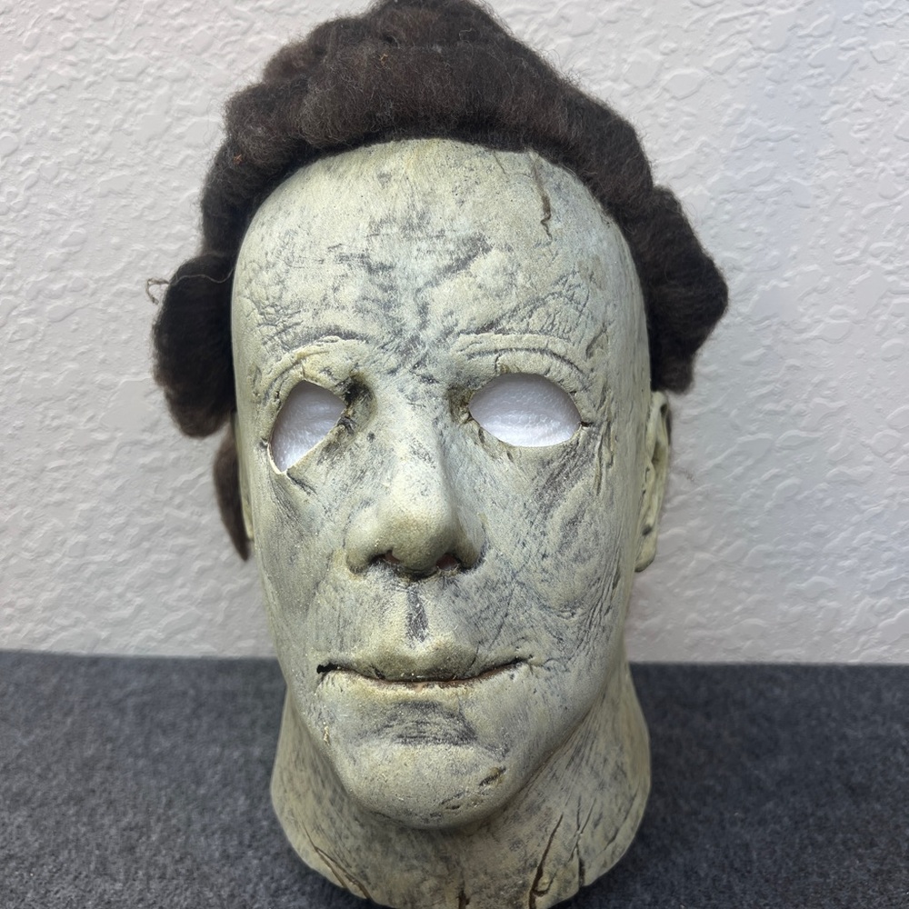 Halloween Michael Myers Mask - Trick or Treat Studios